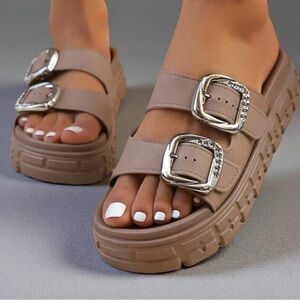 SHEIN Sz 10 Tan Double Buckle Platform Sandals